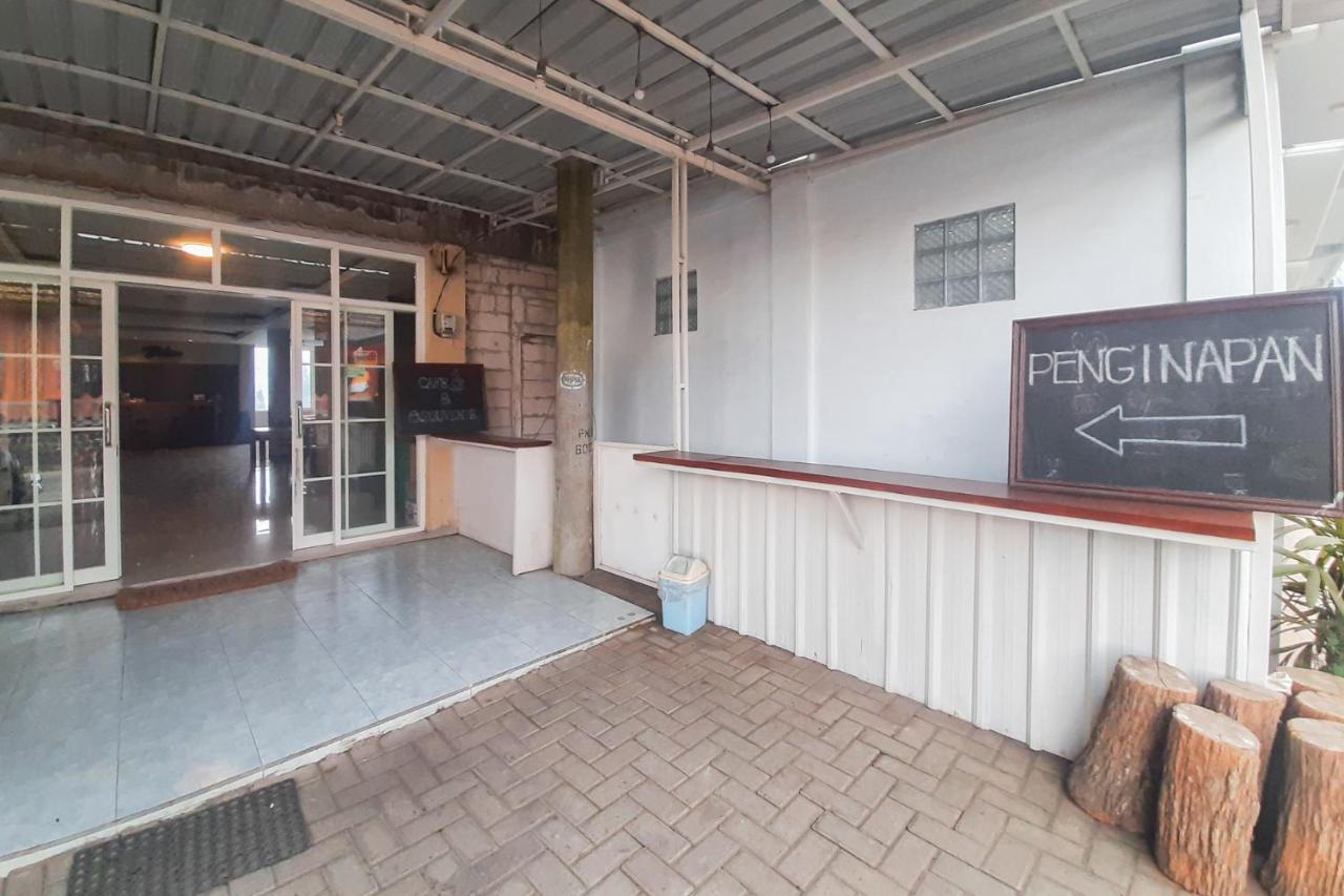 Delvia Bromo Homestay Mitra Reddoorz Pasuruan Exterior photo